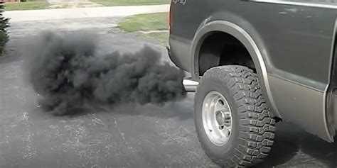 humo negro en mini excavadora|El motor de la excavadora emite humo negro. Cinco consejos par.